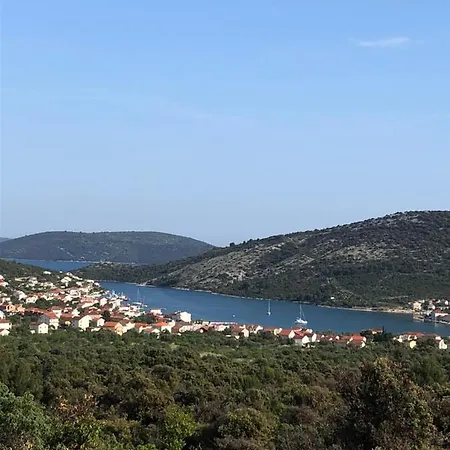Villa Domo Oliveto Vinisce