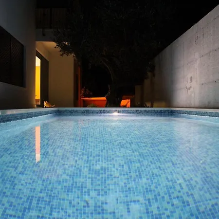 Domo Oliveto Villa Vinisce